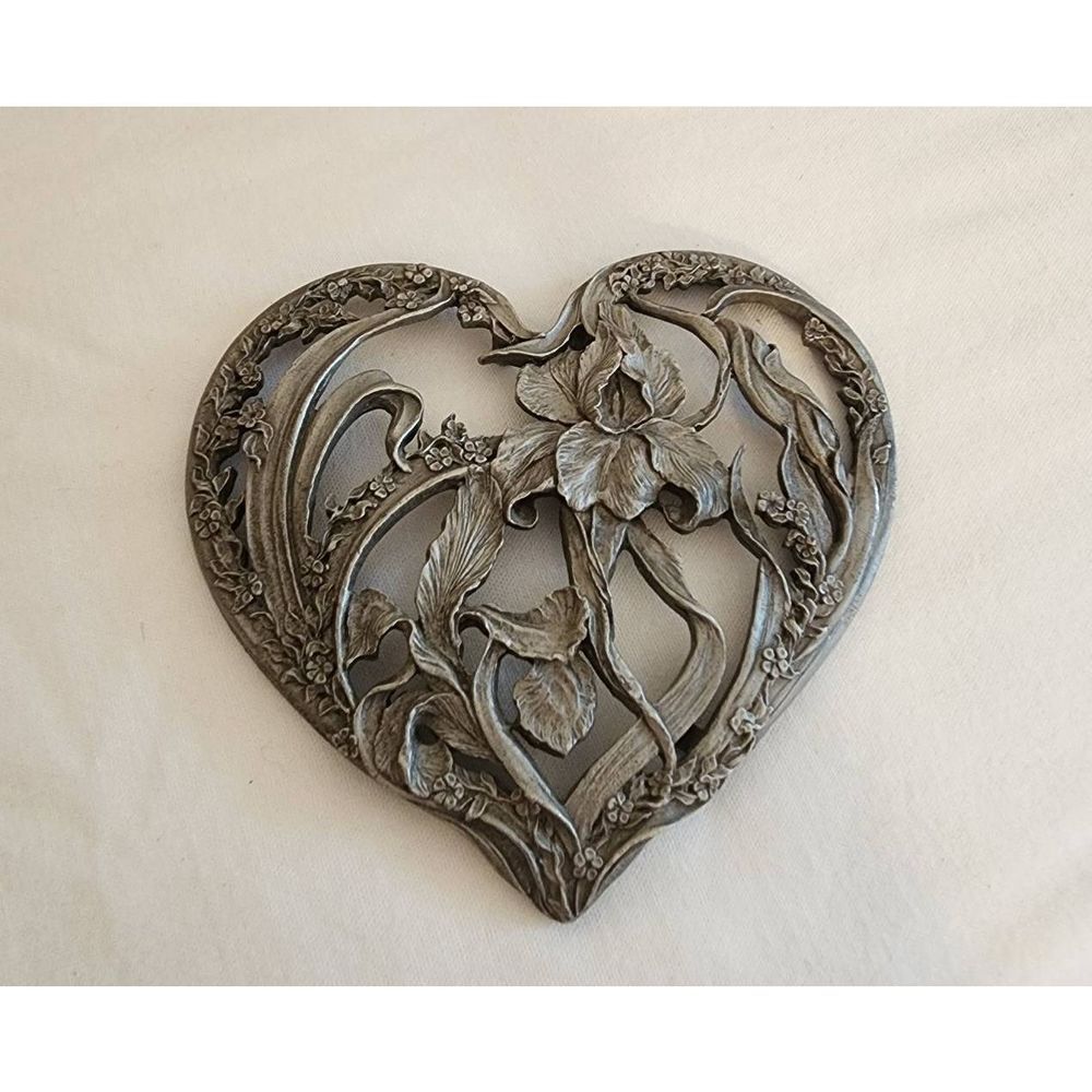 1989 Vintage Rawcliffe Pewter Potpourri Bowl Jar Lid Only Iris Flower Heart Lid